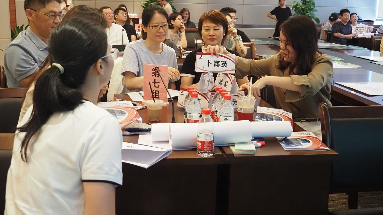 学员分组互动研讨