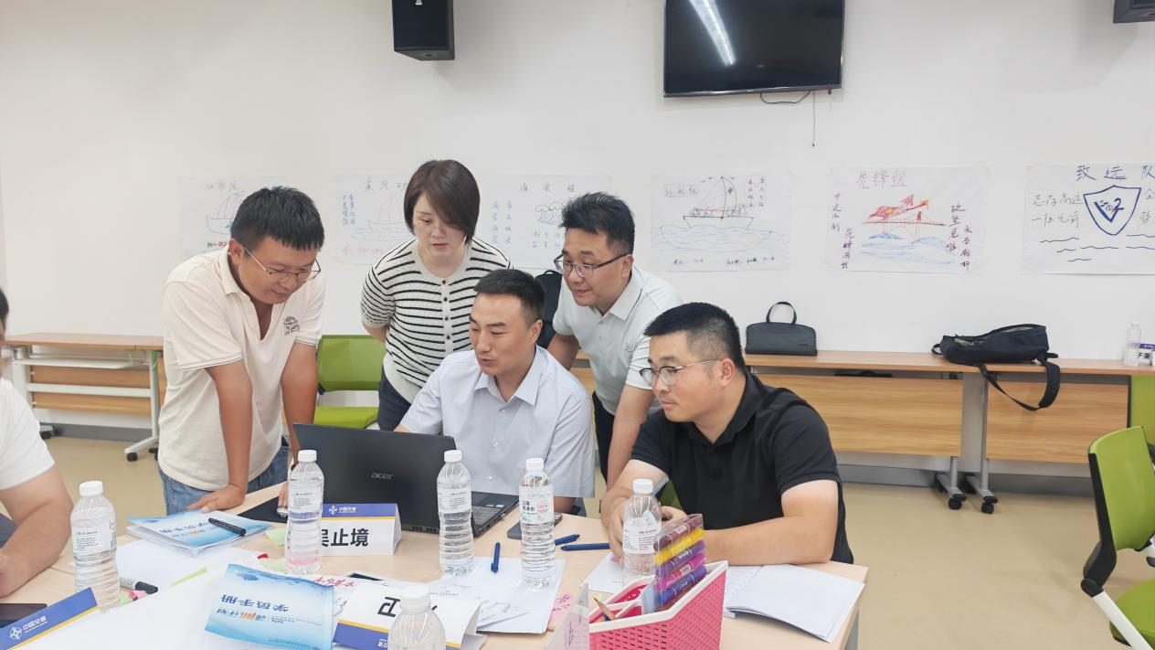 各小组围绕课题展开研讨
